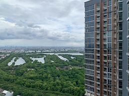 Warm And Modern Look Studio Room At Gold Coast Apartment