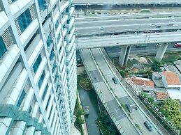 Minimalist And Strategic Studio Apartment At Grand Kamala Lagoon