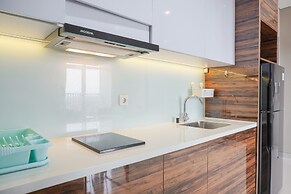 Modern And Comfort Stay 2Br At Ciputra International Apartment