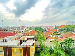 Graceful 2Br Apartment At Gateway Ahmad Yani Cicadas