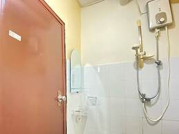 Graceful 2Br Apartment At Gateway Ahmad Yani Cicadas