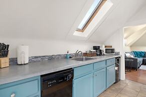 Cozy Victorian Cottage in the Heart of Old Town!