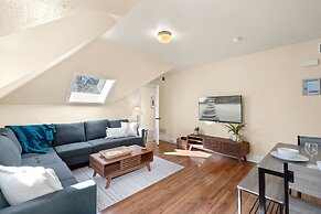 Cozy Victorian Cottage in the Heart of Old Town!