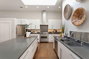 The Penthouse Loft in the Heart of Old Town!