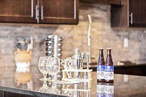 Spectacular Townhome Near Breweries and River District!