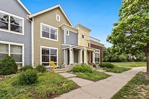 Mid-century Mod Retreat Near Old Town – Free Bikes