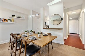 Mid-century Mod Retreat Near Old Town – Free Bikes