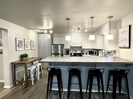 Contemporary Condo in the Heart of Old Town