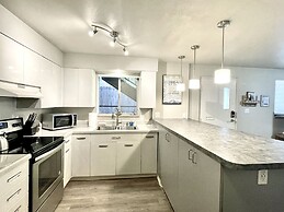 Contemporary Condo in the Heart of Old Town