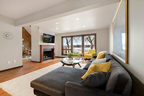 Peaceful Retro Retreat W/ Stunning Lake Views!