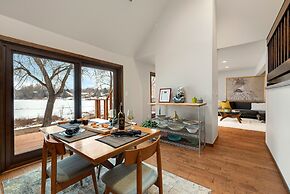 Peaceful Retro Retreat W/ Stunning Lake Views!