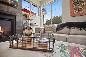 Swanky Townhome Near Old Town, Breweries and River