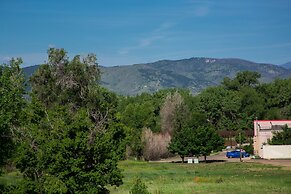 Swanky Townhome Near Old Town, Breweries and River