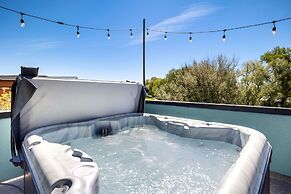 Swanky Townhome Near Old Town, Breweries and River