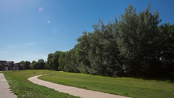 Swanky Townhome Near Old Town, Breweries and River