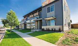 Swanky Townhome Near Old Town, Breweries and River