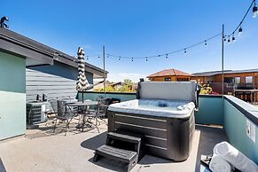 Swanky Townhome Near Old Town, Breweries and River