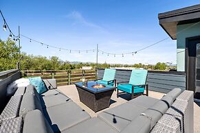 Swanky Townhome Near Old Town, Breweries and River