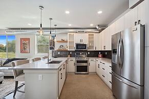 Swanky Townhome Near Old Town, Breweries and River