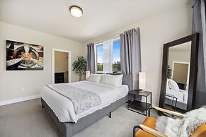Swanky Townhome Near Old Town, Breweries and River