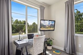 Swanky Townhome Near Old Town, Breweries and River