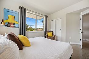 Swanky Townhome Near Old Town, Breweries and River