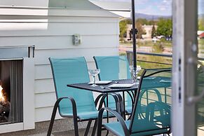 Elegant Townhome Near Old Town, Breweries and River!