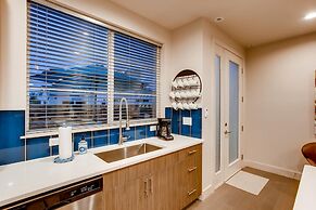 Elegant Townhome Near Old Town, Breweries and River!