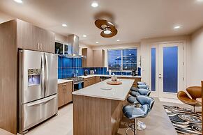 Elegant Townhome Near Old Town, Breweries and River!