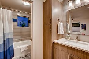 Elegant Townhome Near Old Town, Breweries and River!