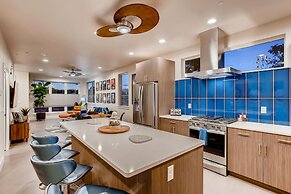 Elegant Townhome Near Old Town, Breweries and River!