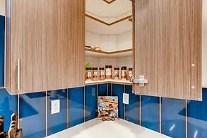 Elegant Townhome Near Old Town, Breweries and River!