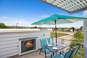 Elegant Townhome Near Old Town, Breweries and River!