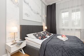 Warsaw 2 Bedrooms Apartment by Renters