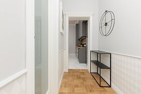 Warsaw 2 Bedrooms Apartment by Renters