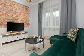 Warsaw 2 Bedrooms Apartment by Renters