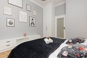 Warsaw 2 Bedrooms Apartment by Renters