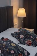 Warsaw 2 Bedrooms Apartment by Renters