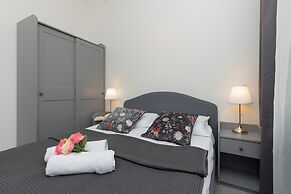 Warsaw 2 Bedrooms Apartment by Renters