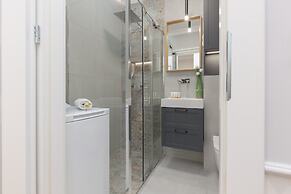 Warsaw 2 Bedrooms Apartment by Renters