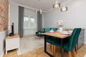 Warsaw 2 Bedrooms Apartment by Renters