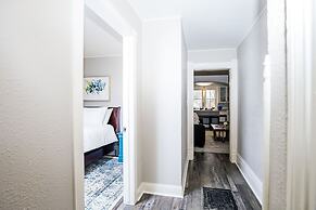 Couples Getaway | Walk to Unc | Free Cruiser Bikes