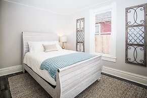 Couples Getaway | Walk to Unc | Free Cruiser Bikes