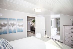 Couples Getaway | Walk to Unc | Free Cruiser Bikes