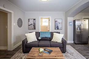 Couples Getaway | Walk to Unc | Free Cruiser Bikes