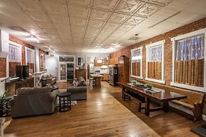 Elegant Loft-style Retreat in Old Firehouse Alley