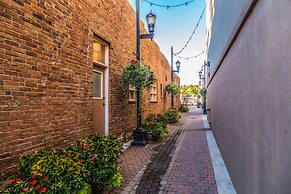 Elegant Loft-style Retreat in Old Firehouse Alley