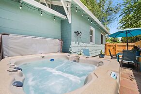 Downtown Abode W/ Hot Tub – Walk to Csu & Old Town