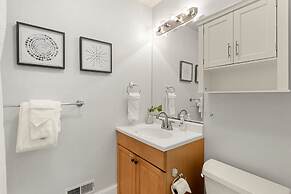 Downtown Abode W/ Hot Tub – Walk to Csu & Old Town