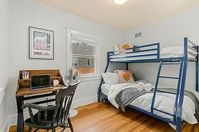 Downtown Abode W/ Hot Tub – Walk to Csu & Old Town